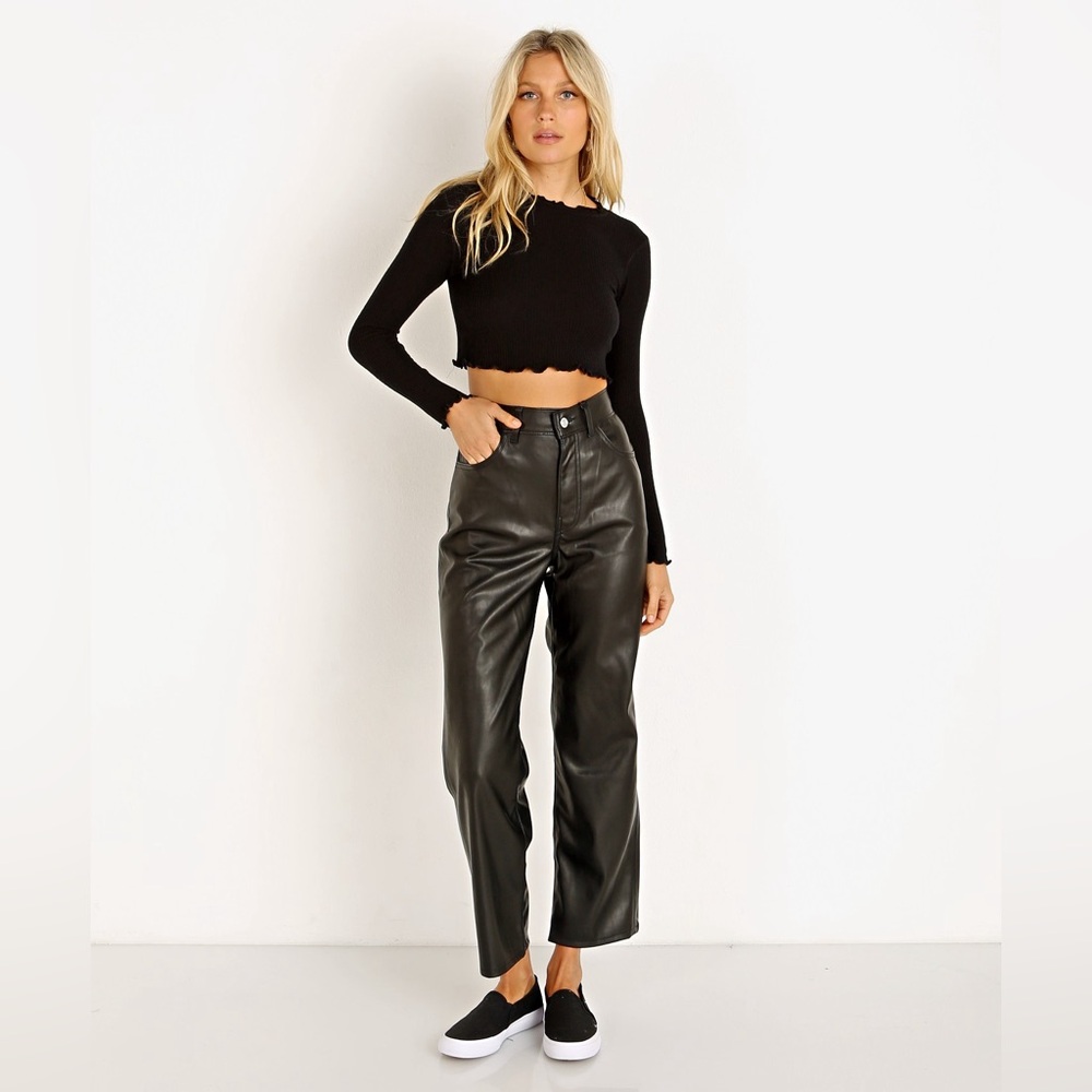 Levi’s faux leather ribcage jeans 29